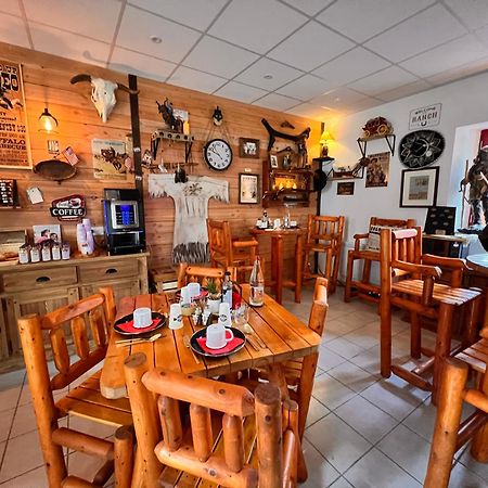 Hotel Le Ranch Brulon Bagian luar foto
