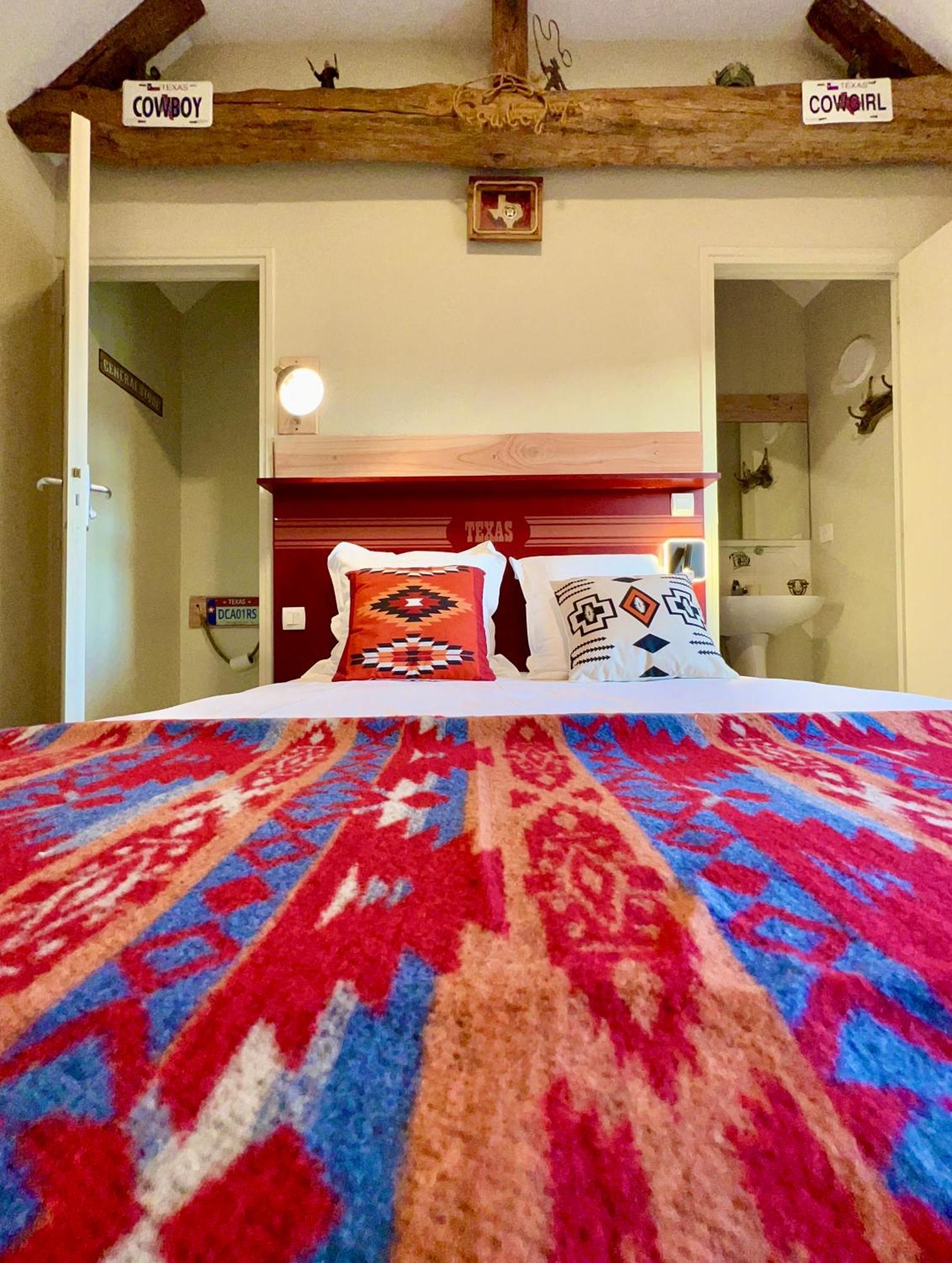 Hotel Le Ranch Brulon Bagian luar foto