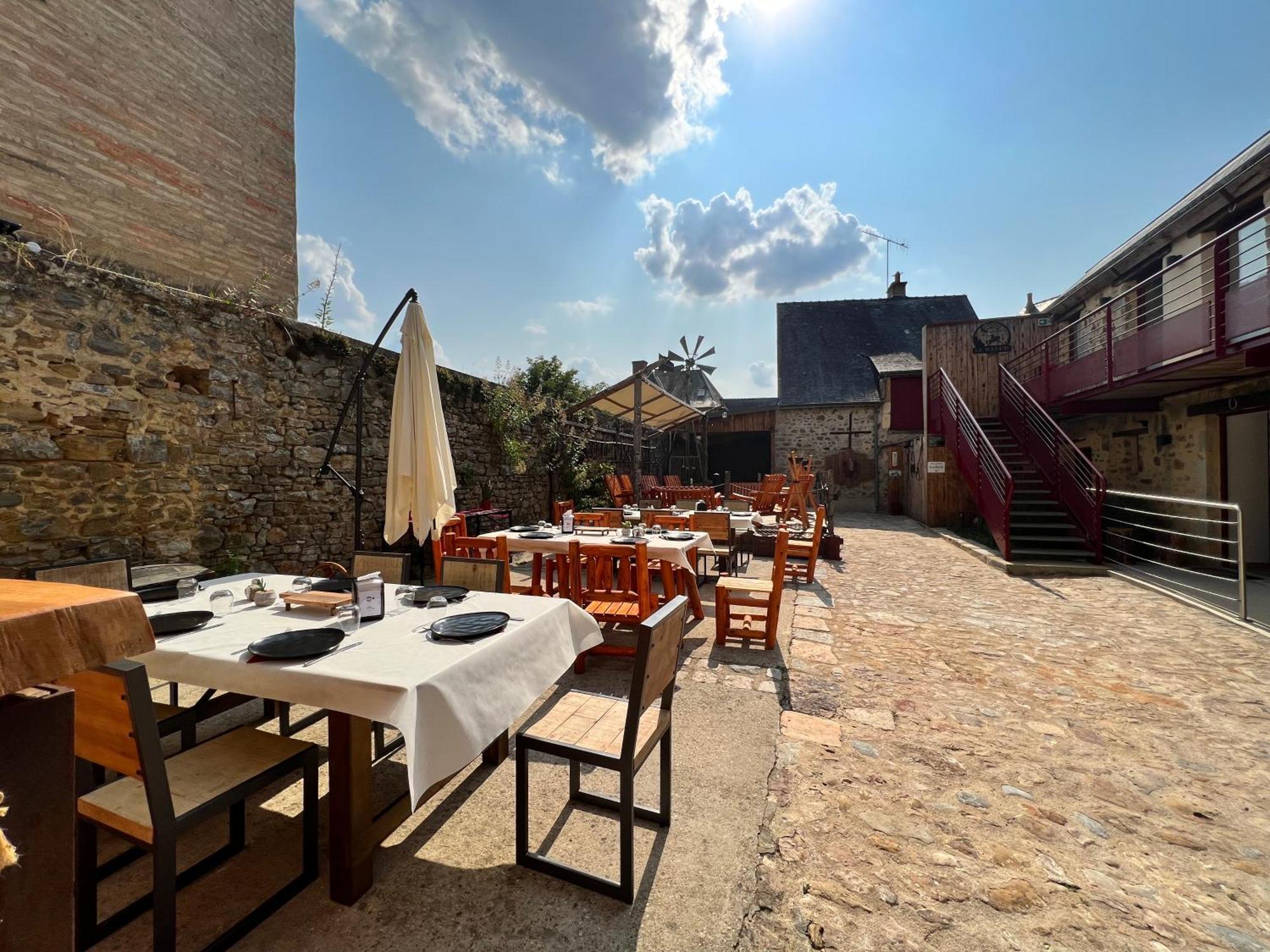 Hotel Le Ranch Brulon Bagian luar foto