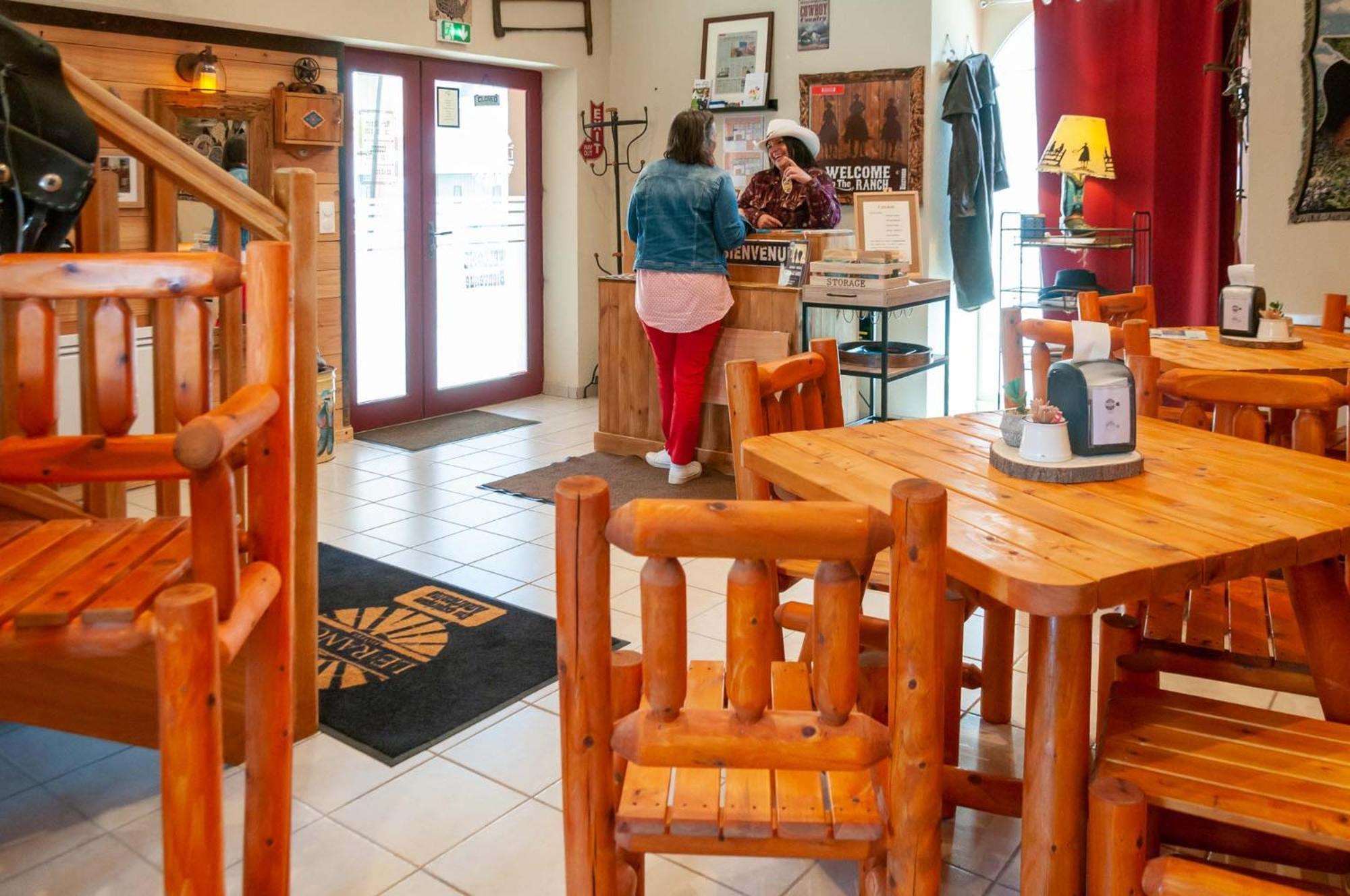 Hotel Le Ranch Brulon Bagian luar foto