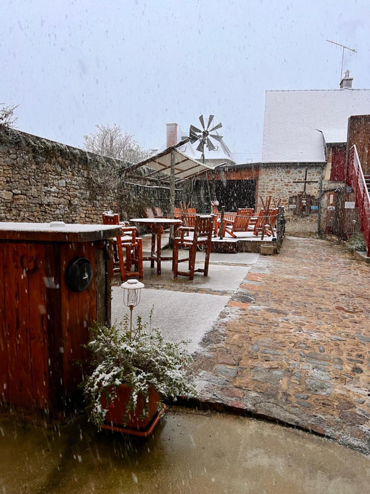 Hotel Le Ranch Brulon Bagian luar foto